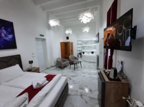 Authentic Belgrade Centre - 3 Luxury Suites in One Space - Hot Tub and Sauna